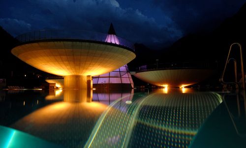 Romantisches Mondscheinbaden in der Therme Längenfeld